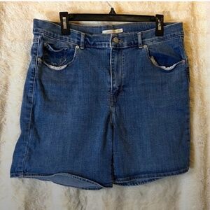 Levi Strauss & Co Women’s Size W32 Denim Classic Short Med Wash Red Tag